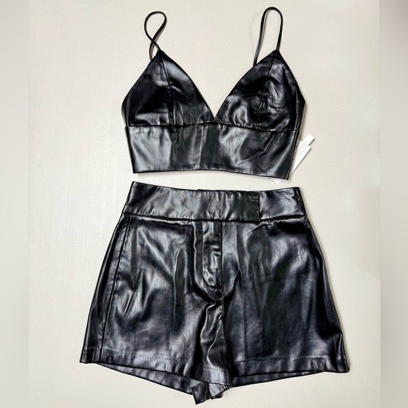 NWT House of Harlow 1960 Vegan Leather Shorts Crop Top 2 pc Set 2 Black SZ 4 - Picture 1 of 16